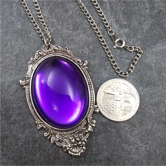 Vintage. Silver Tone Purple Acrylic Chunky Pendant Necklace. 20” - Picture 6 of 10